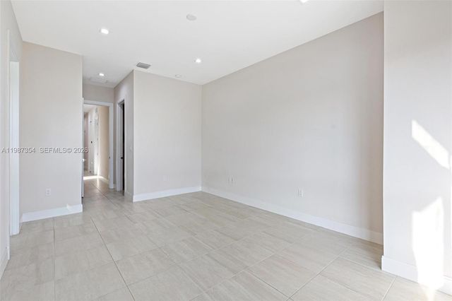 8225 NW 43rd St, Doral, FL 33166