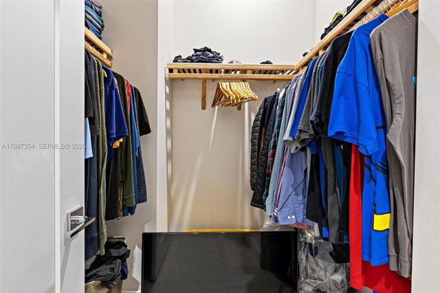 8225 NW 43rd St, Doral, FL 33166