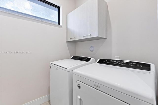 8225 NW 43rd St, Doral, FL 33166