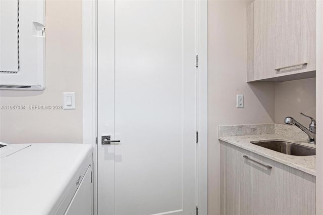 8225 NW 43rd St, Doral, FL 33166