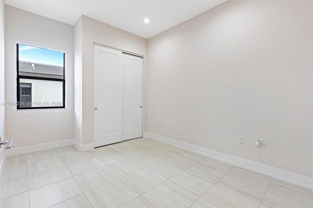 8225 NW 43rd St, Doral, FL 33166