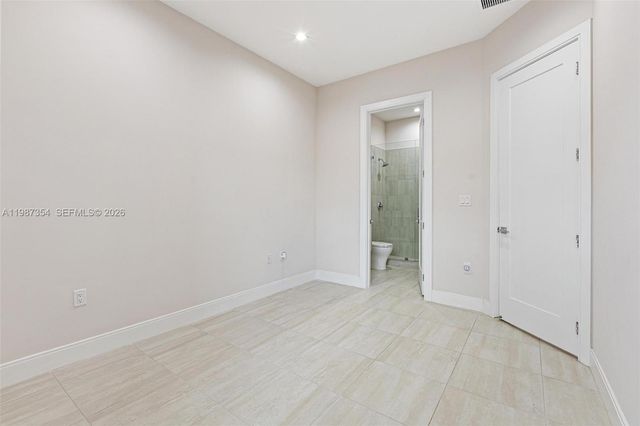 8225 NW 43rd St, Doral, FL 33166