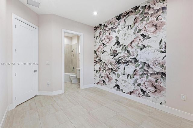 8225 NW 43rd St, Doral, FL 33166