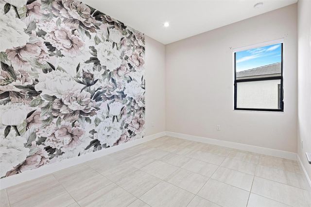 8225 NW 43rd St, Doral, FL 33166