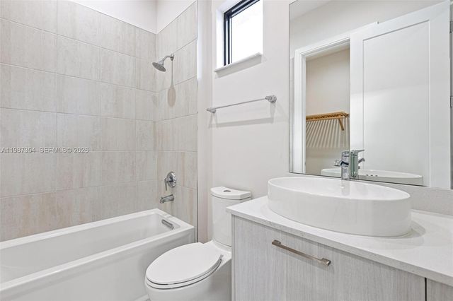 8225 NW 43rd St, Doral, FL 33166