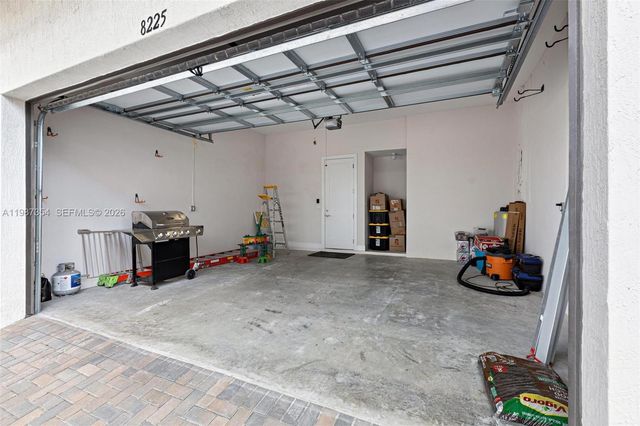 8225 NW 43rd St, Doral, FL 33166