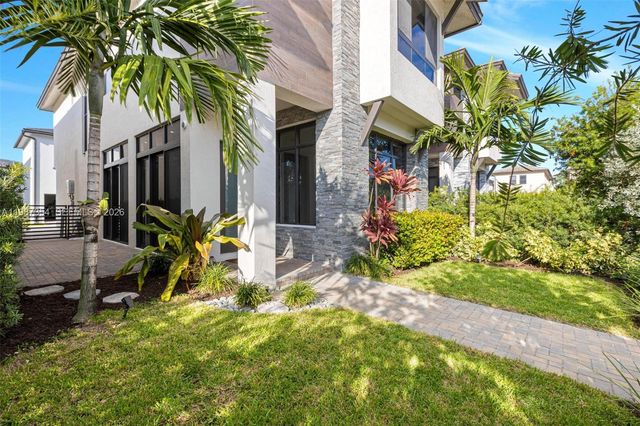 8225 NW 43rd St, Doral, FL 33166