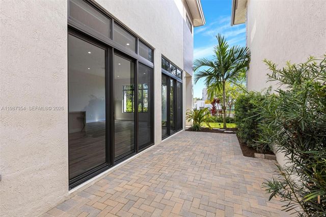 8225 NW 43rd St, Doral, FL 33166