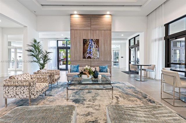 8225 NW 43rd St, Doral, FL 33166