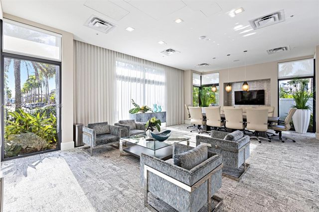 8225 NW 43rd St, Doral, FL 33166