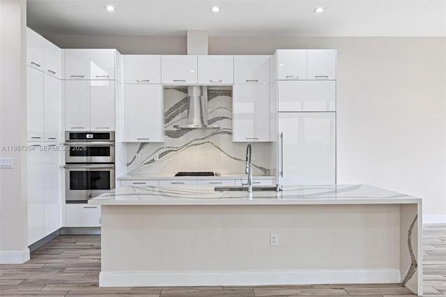 8225 NW 43rd St, Doral, FL 33166