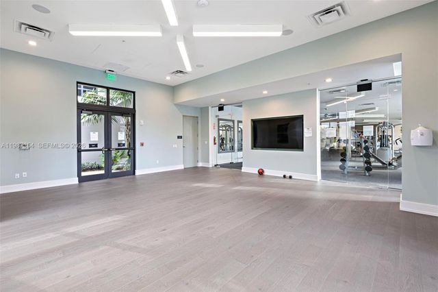 8225 NW 43rd St, Doral, FL 33166