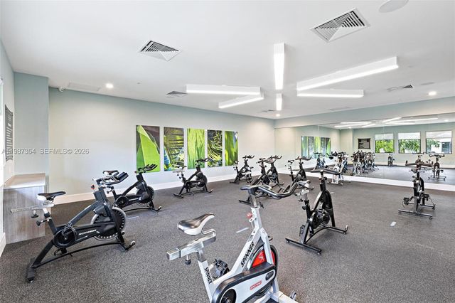 8225 NW 43rd St, Doral, FL 33166