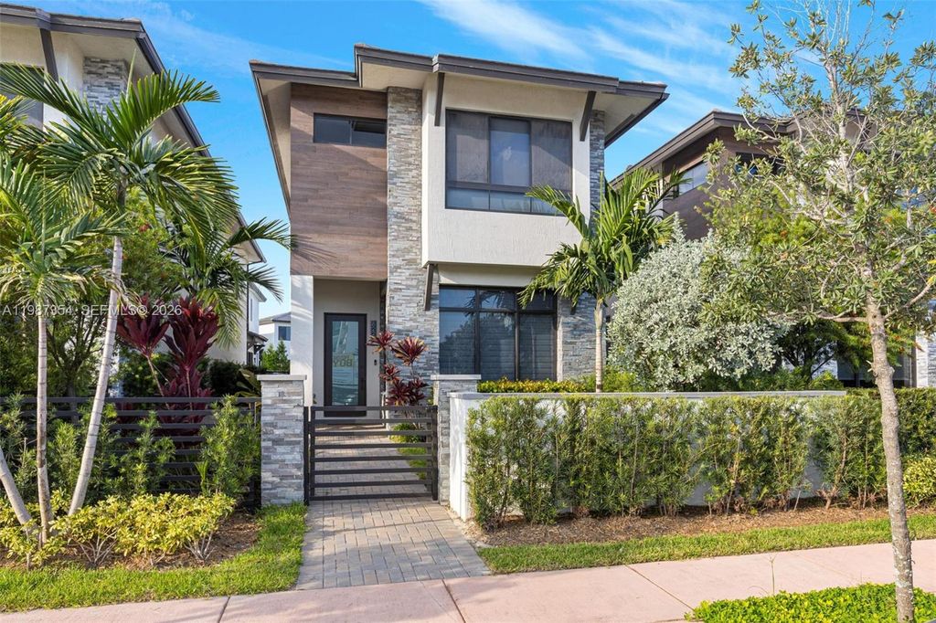 8225 NW 43rd St, Doral, FL 33166