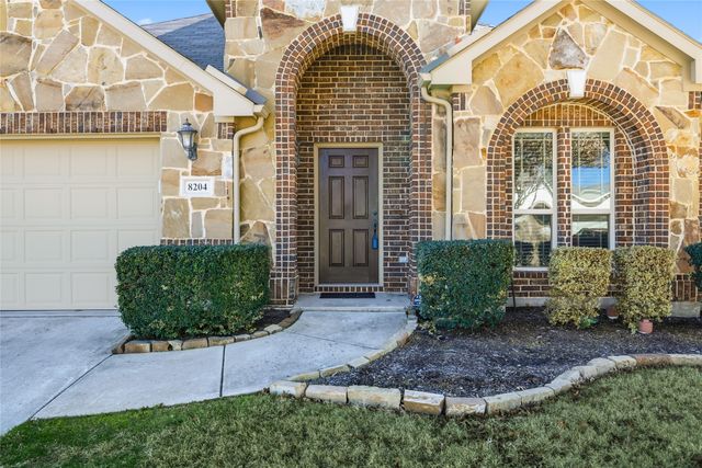 8204 Spitfire Trail, Aubrey, TX 76227