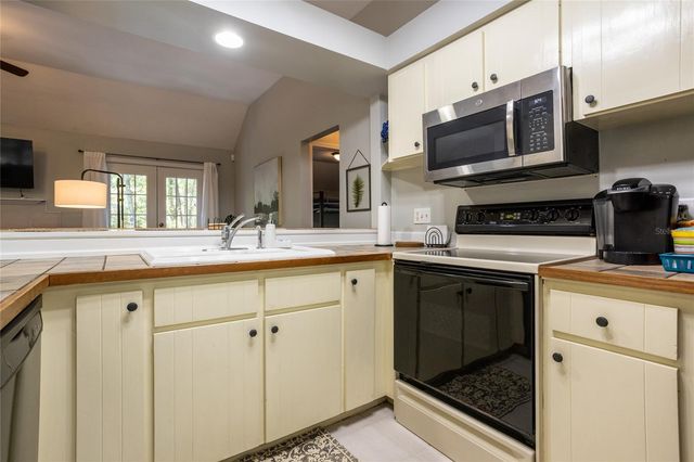8432 SW 46 ROAD, Gainesville, FL 32608