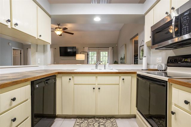 8432 SW 46 ROAD, Gainesville, FL 32608