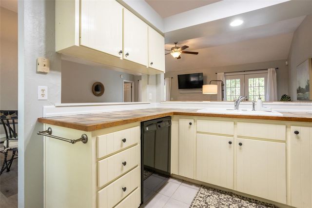 8432 SW 46 ROAD, Gainesville, FL 32608