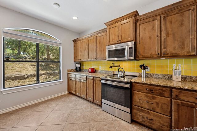 632 LASSO LOOP, Canyon Lake, TX 78133