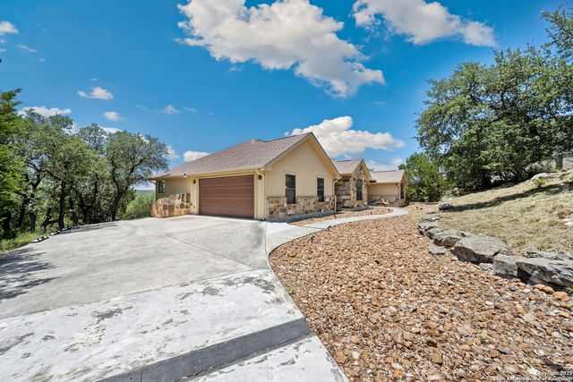 632 LASSO LOOP, Canyon Lake, TX 78133