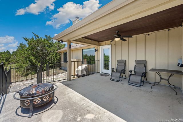 632 LASSO LOOP, Canyon Lake, TX 78133