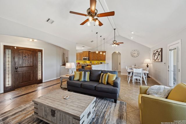 632 LASSO LOOP, Canyon Lake, TX 78133