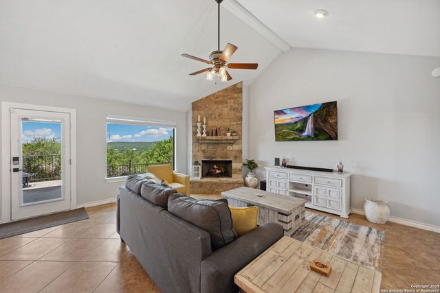 632 LASSO LOOP, Canyon Lake, TX 78133