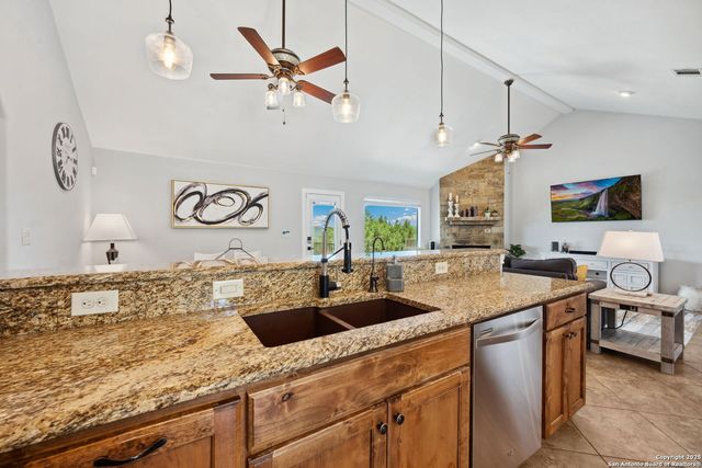 632 LASSO LOOP, Canyon Lake, TX 78133