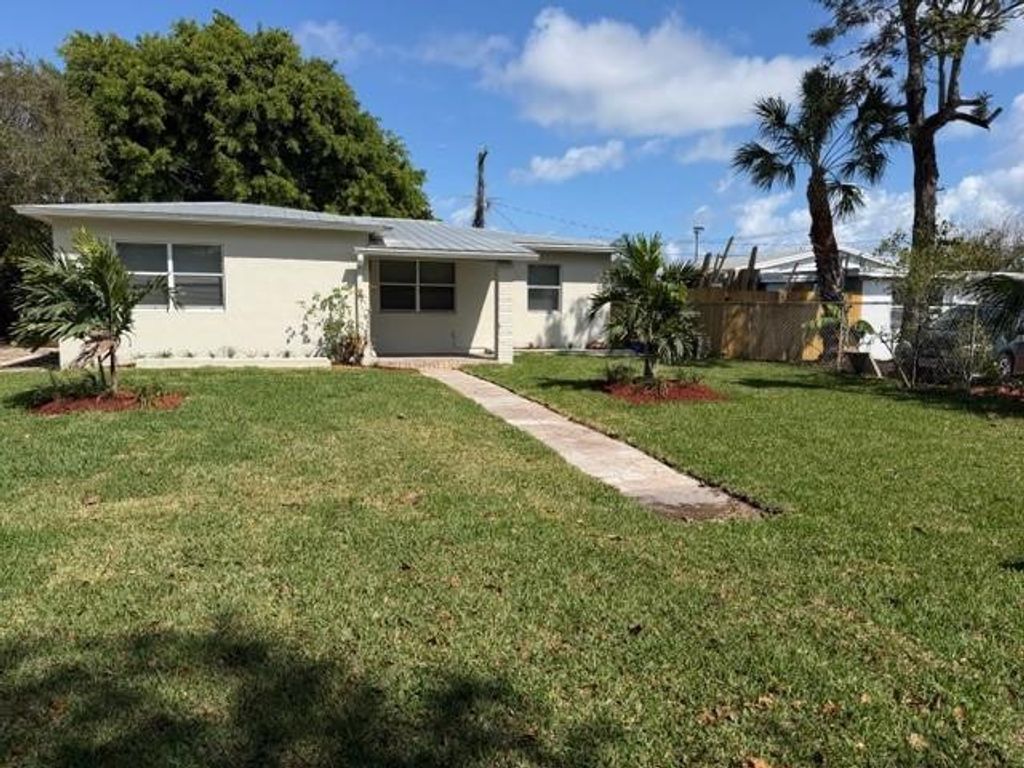 141 SE 7th Avenue, Boynton Beach, FL 33435