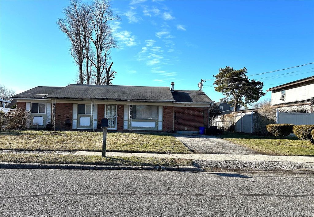 116 Madison Avenue, Amityville, NY 11701