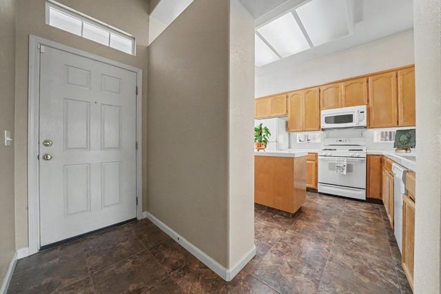 88 Westbrook Dr, Lodi, CA 95242