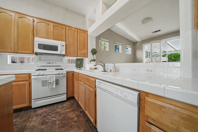 88 Westbrook Dr, Lodi, CA 95242