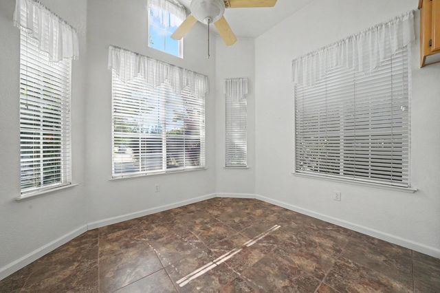 88 Westbrook Dr, Lodi, CA 95242