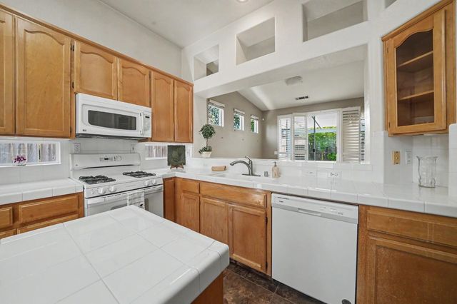 88 Westbrook Dr, Lodi, CA 95242