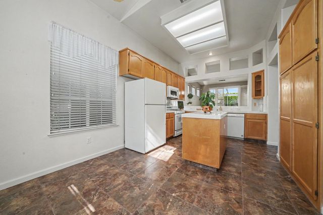 88 Westbrook Dr, Lodi, CA 95242