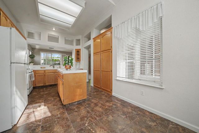 88 Westbrook Dr, Lodi, CA 95242