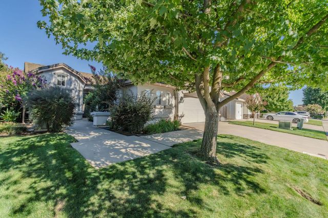 88 Westbrook Dr, Lodi, CA 95242