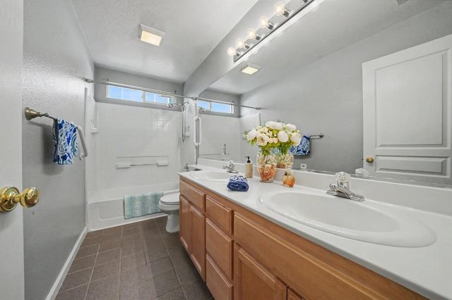 88 Westbrook Dr, Lodi, CA 95242