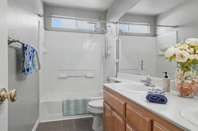 88 Westbrook Dr, Lodi, CA 95242