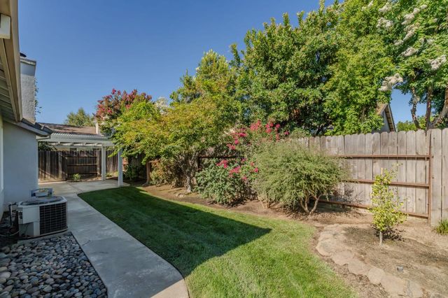 88 Westbrook Dr, Lodi, CA 95242