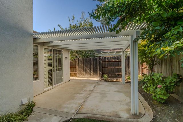 88 Westbrook Dr, Lodi, CA 95242