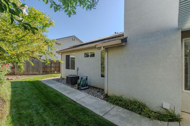 88 Westbrook Dr, Lodi, CA 95242
