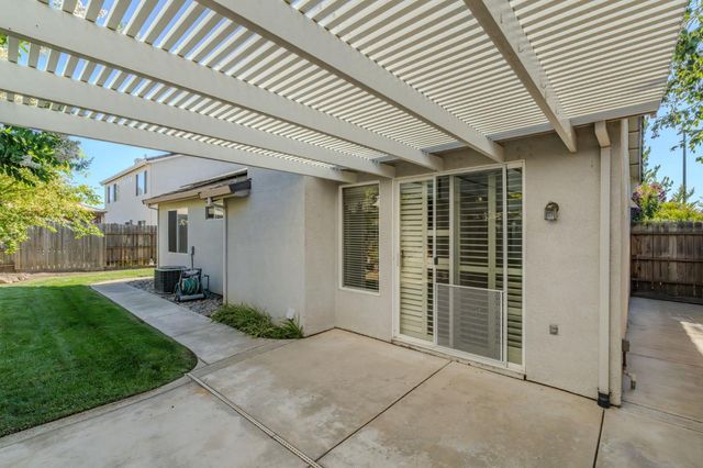 88 Westbrook Dr, Lodi, CA 95242