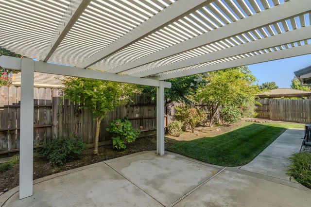 88 Westbrook Dr, Lodi, CA 95242