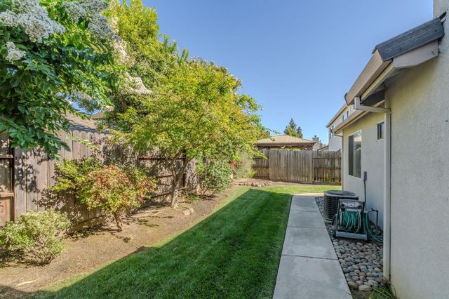 88 Westbrook Dr, Lodi, CA 95242