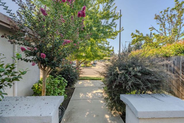 88 Westbrook Dr, Lodi, CA 95242