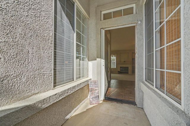 88 Westbrook Dr, Lodi, CA 95242