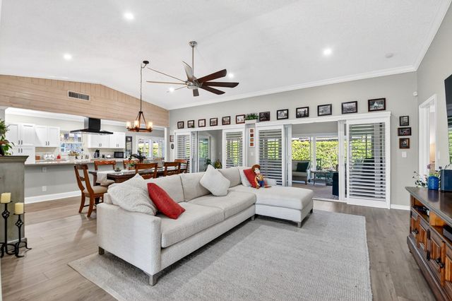 10265 Greentrail Drive N, Boynton Beach, FL 33436