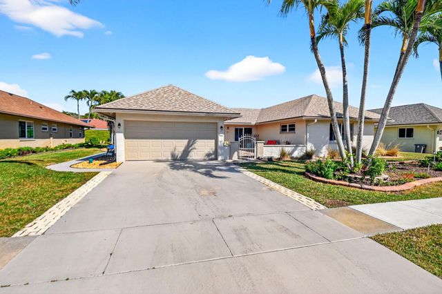 10265 Greentrail Drive N, Boynton Beach, FL 33436