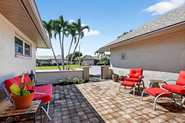 10265 Greentrail Drive N, Boynton Beach, FL 33436